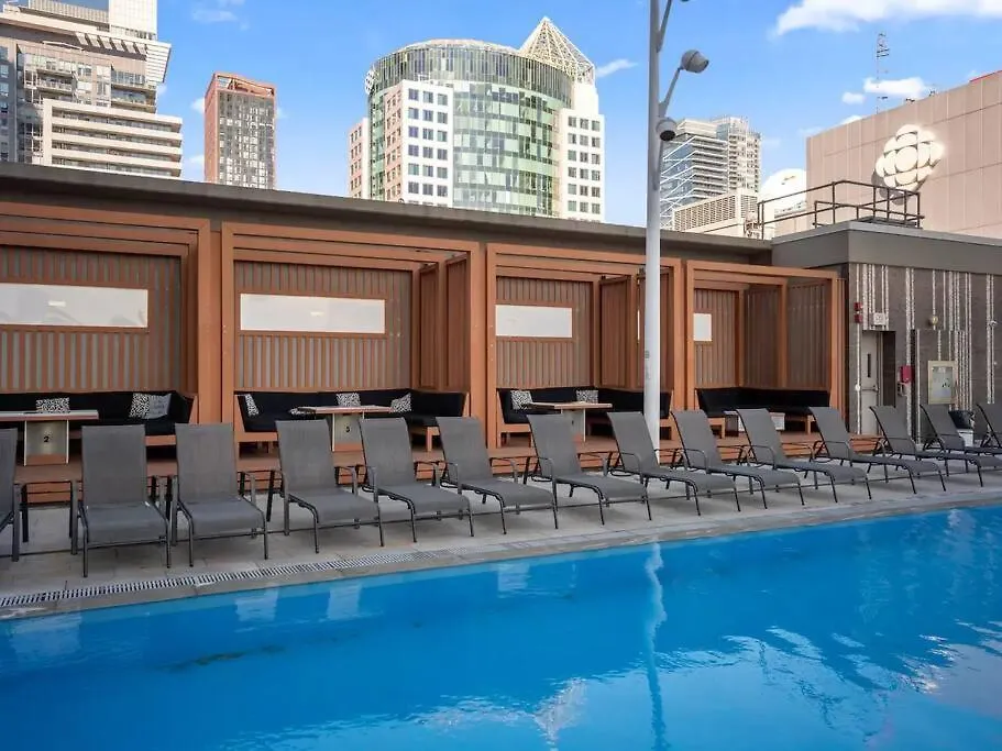 Deluxe Cn Tower View, Pool,Freeparking, By Rogers Mtcc Bluejays Toronto